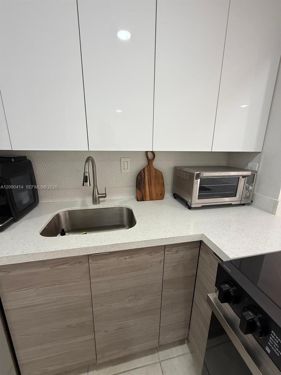 BISCAYNE POINT CONDO - Residential
