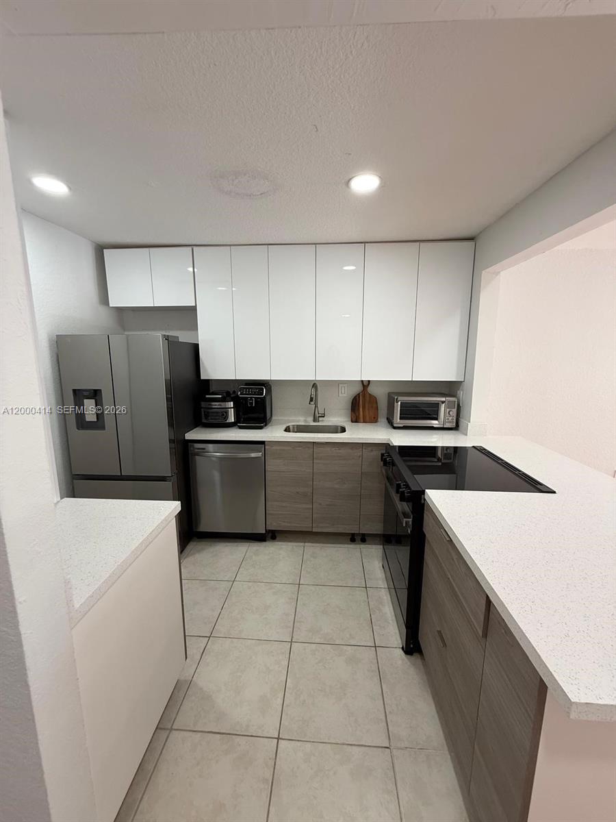 BISCAYNE POINT CONDO - Residential