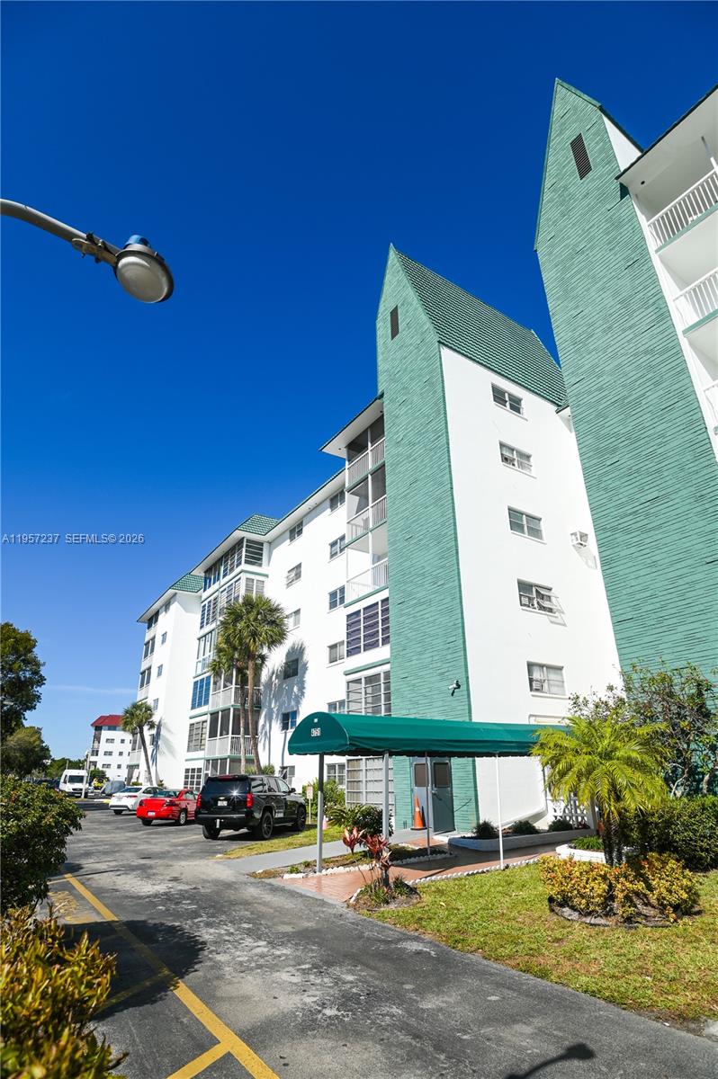 CASTLE APARTMENTS 12 COND - Residential