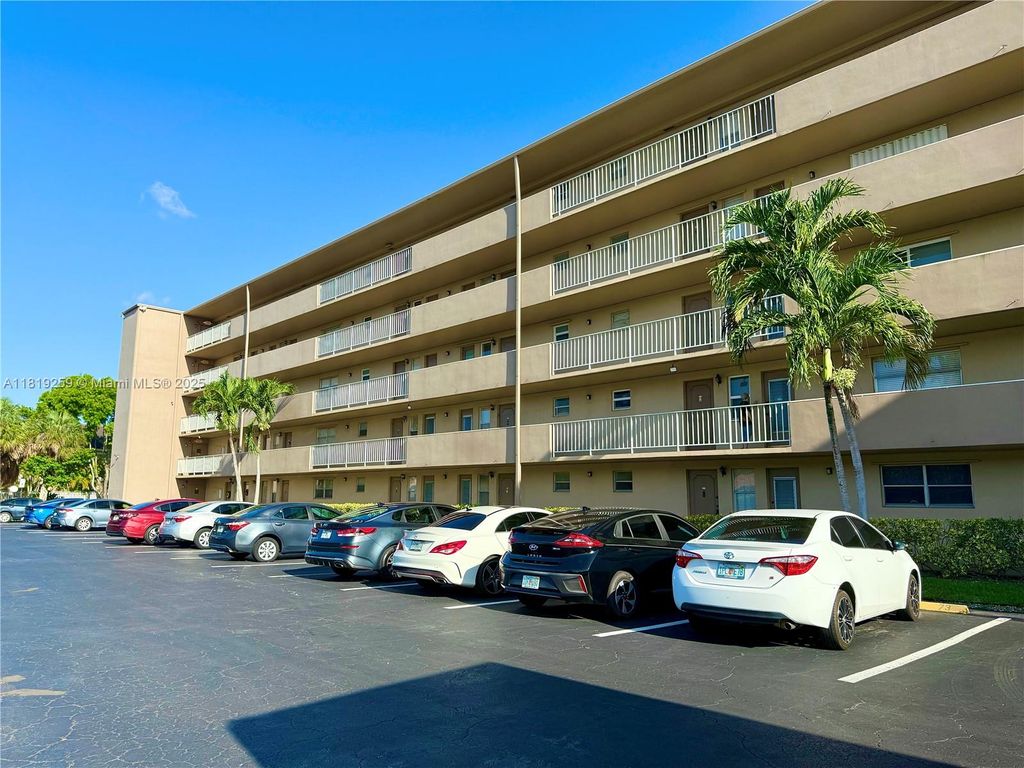 Photo of 5100 Washington St #304, Hollywood, FL 33021 (MLS # A11819259)