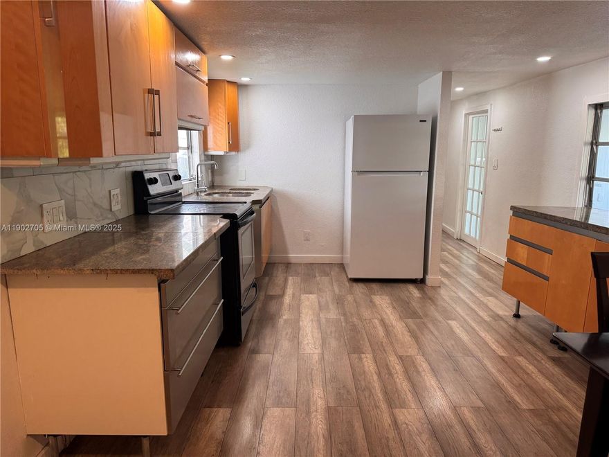 Well-maintained manufactured home featuring 2 bedrooms, 2 bathrooms plus an additional den/office room. Located in Everglades Lakes, a 55+ community in Davie. Conveniently close to highways, restaurants, airport, shopping, and much more.