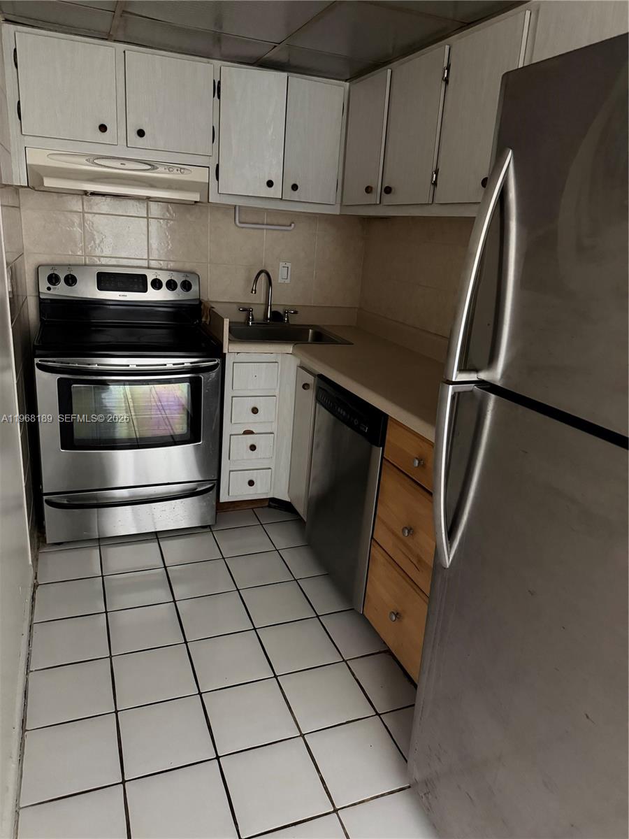 SUNSET VILLAS NO 3 CONDO - Residential Lease