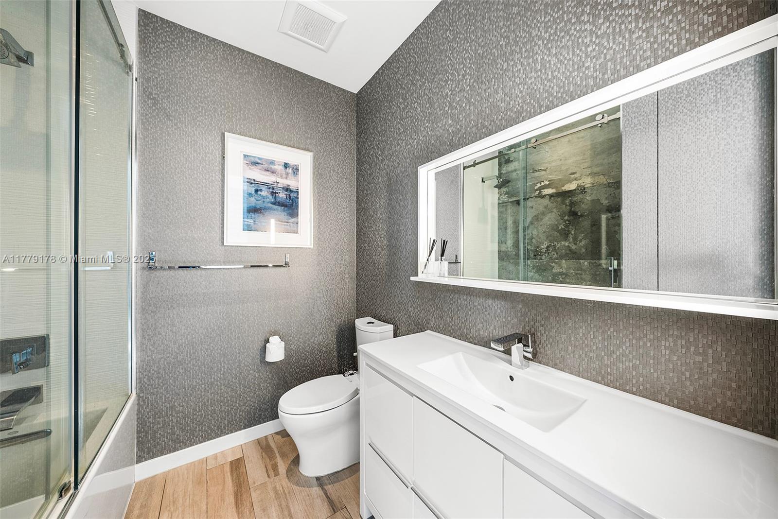 NAVARRO ISLE - Residential