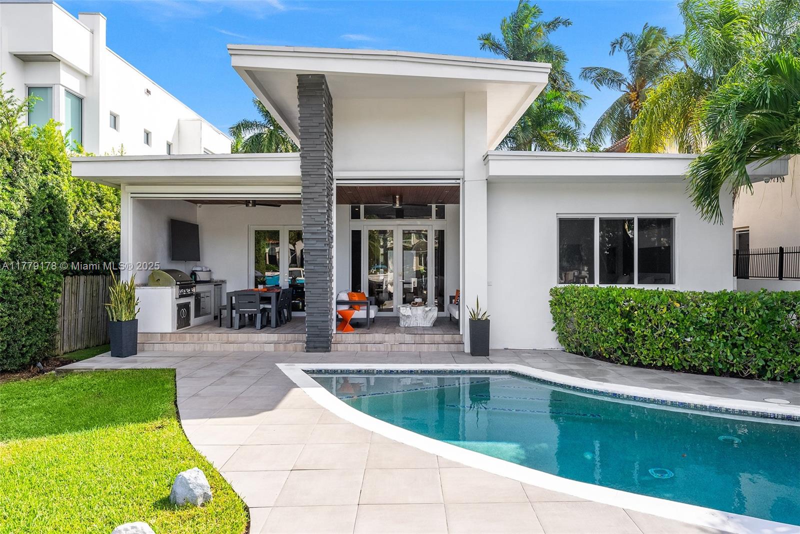 NAVARRO ISLE - Residential