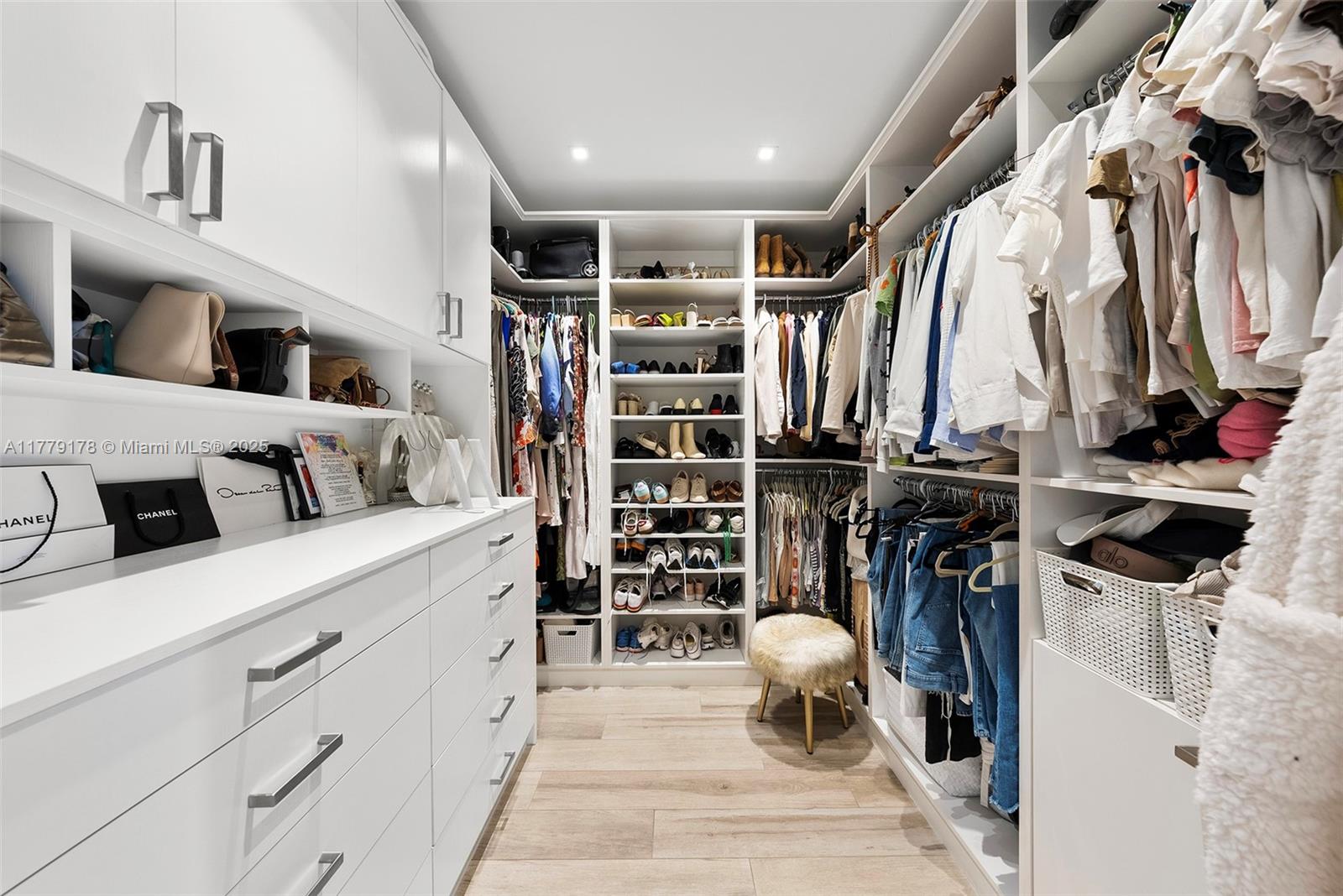 NAVARRO ISLE - Residential