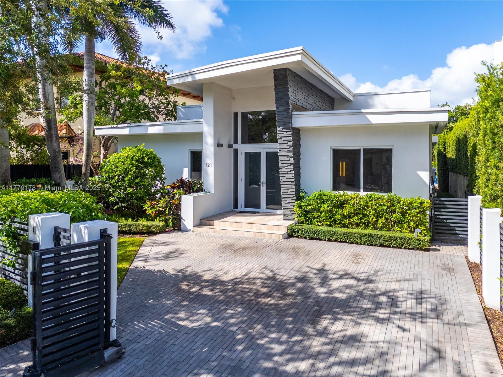 NAVARRO ISLE - Residential