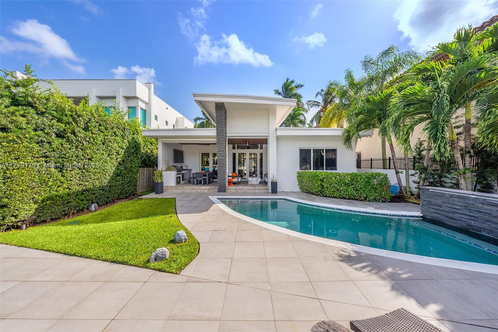 NAVARRO ISLE - Residential