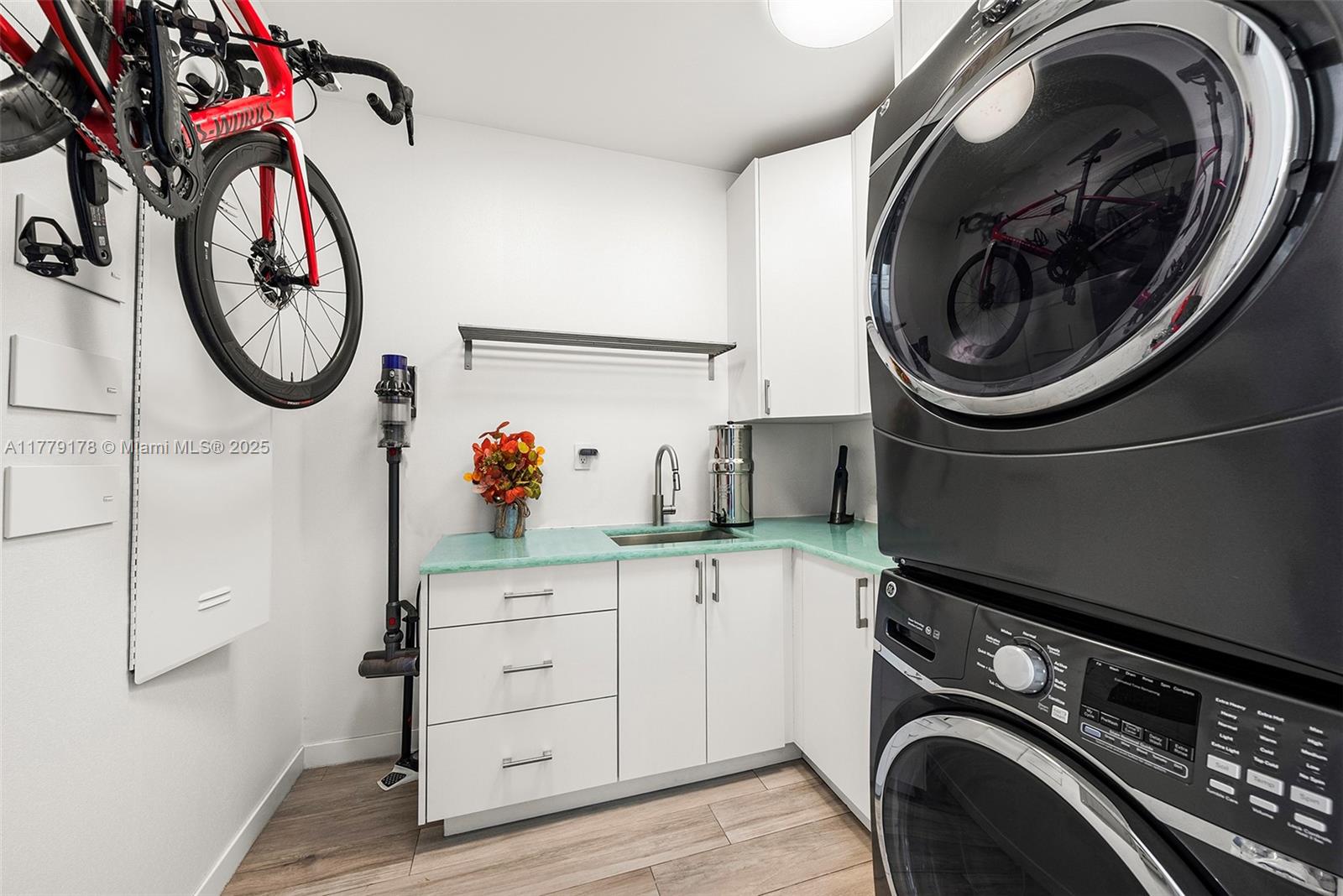 NAVARRO ISLE - Residential