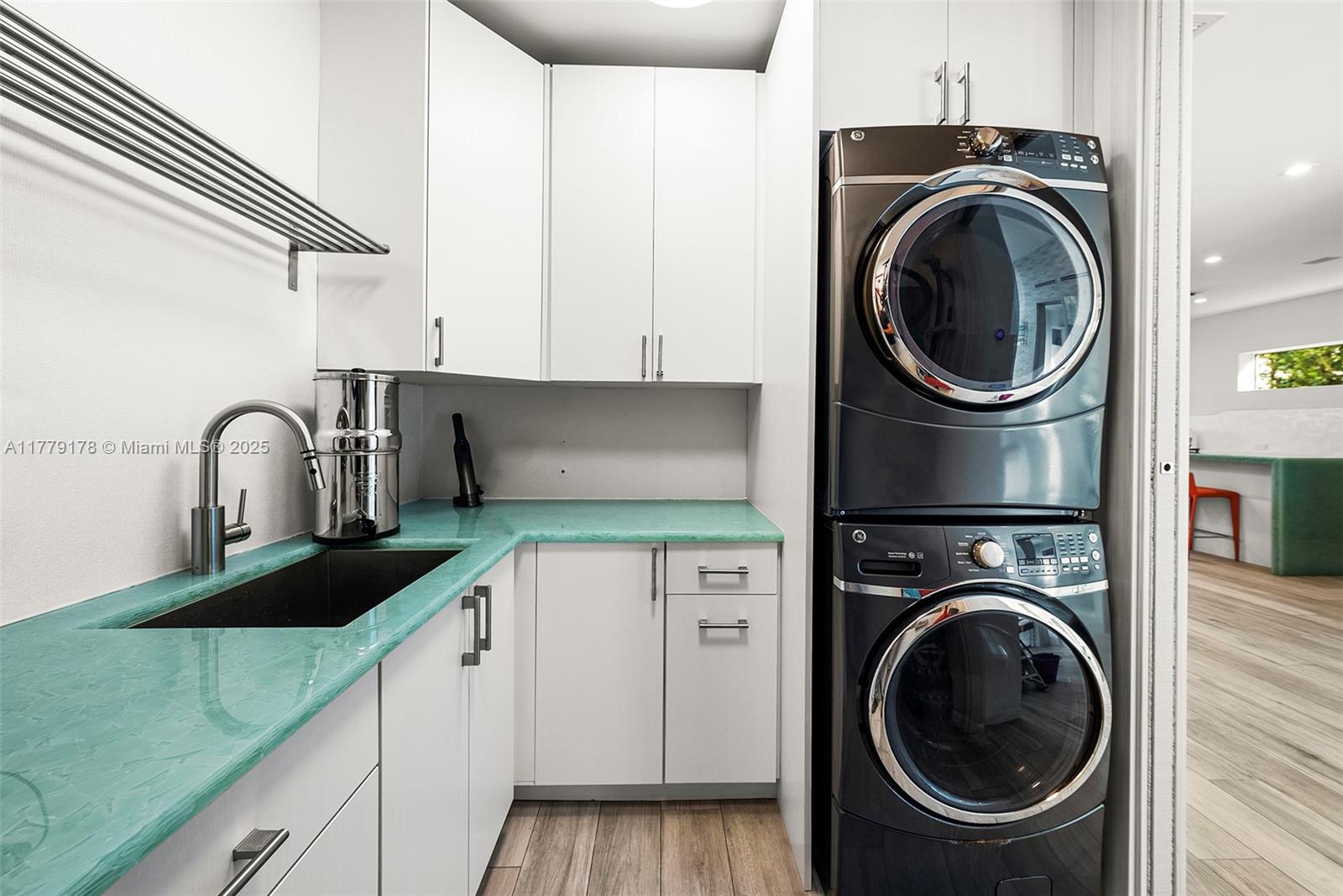 NAVARRO ISLE - Residential