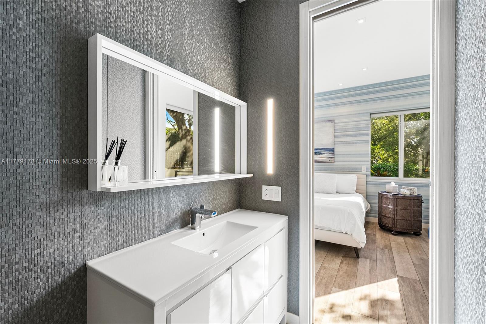 NAVARRO ISLE - Residential