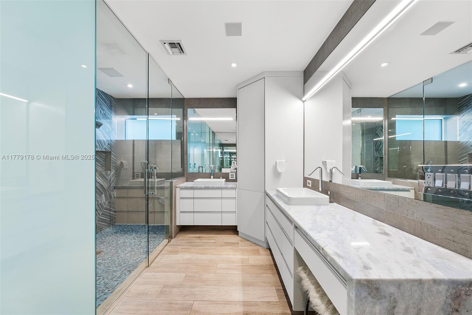 NAVARRO ISLE - Residential