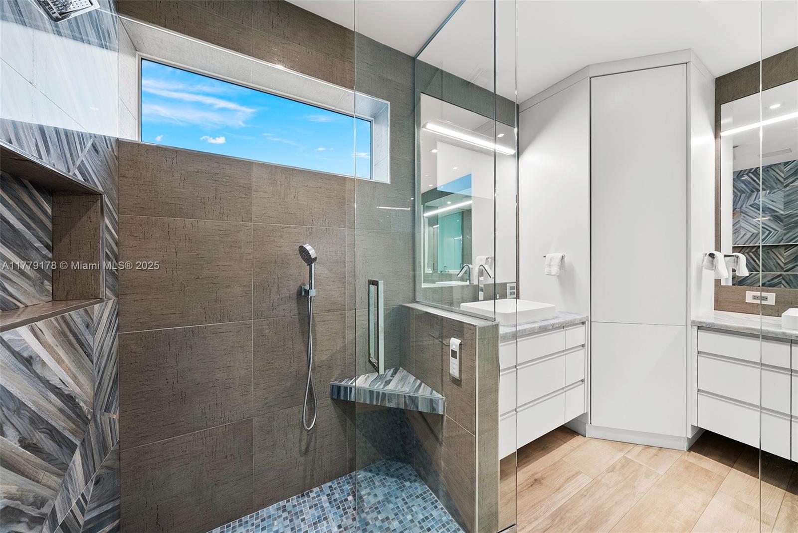 NAVARRO ISLE - Residential