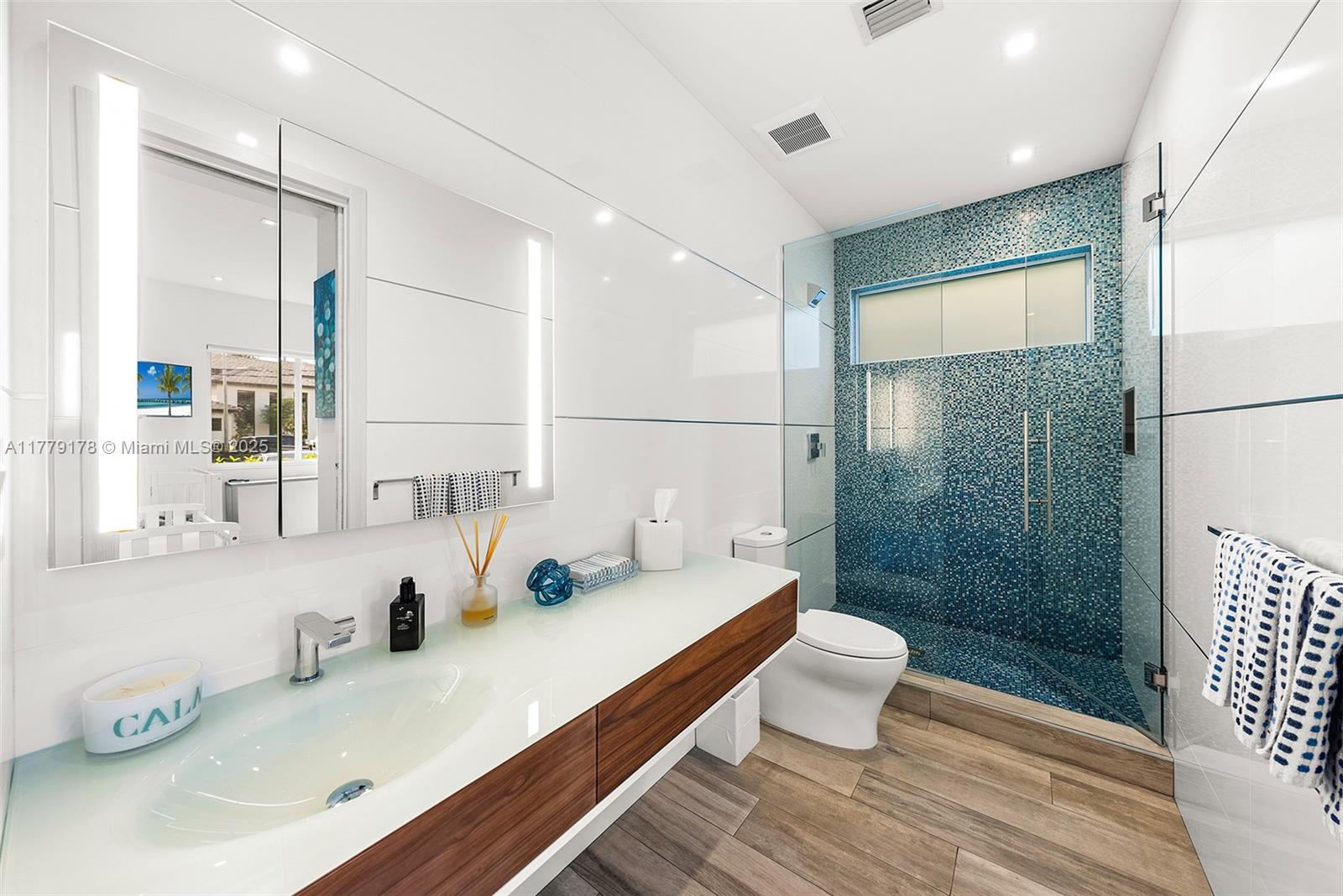 NAVARRO ISLE - Residential