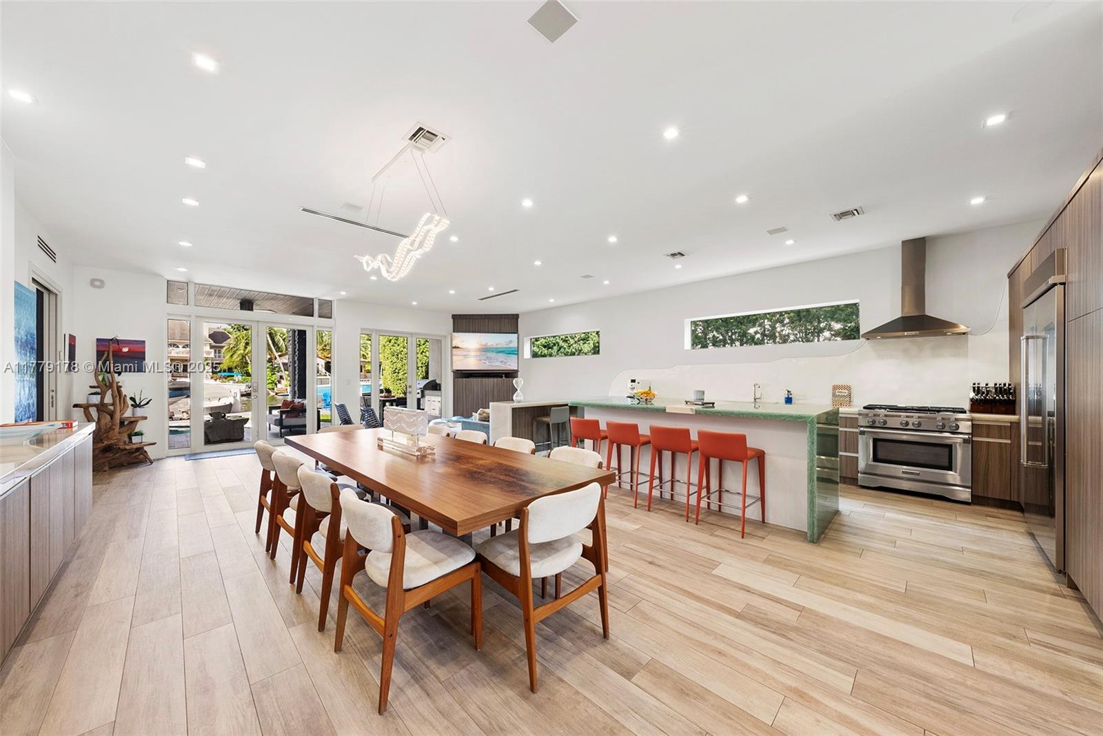 NAVARRO ISLE - Residential