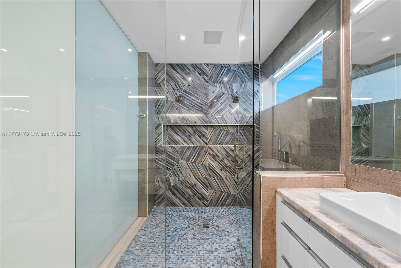 NAVARRO ISLE - Residential