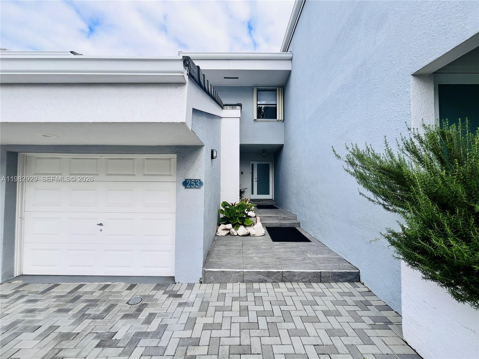 253 Poinciana Dr 603