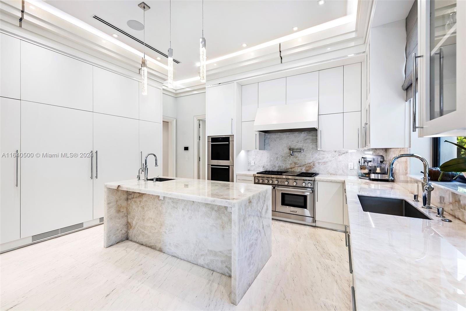 GOLDEN BEACH SEC E - Residential