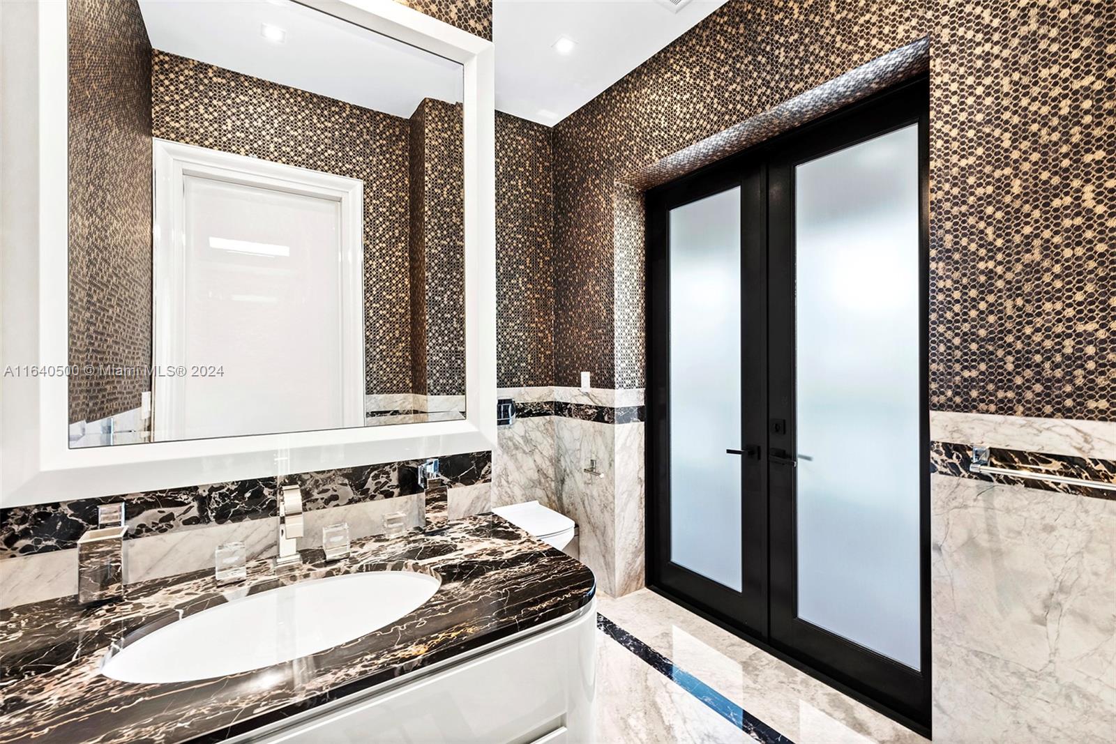 GOLDEN BEACH SEC E - Residential