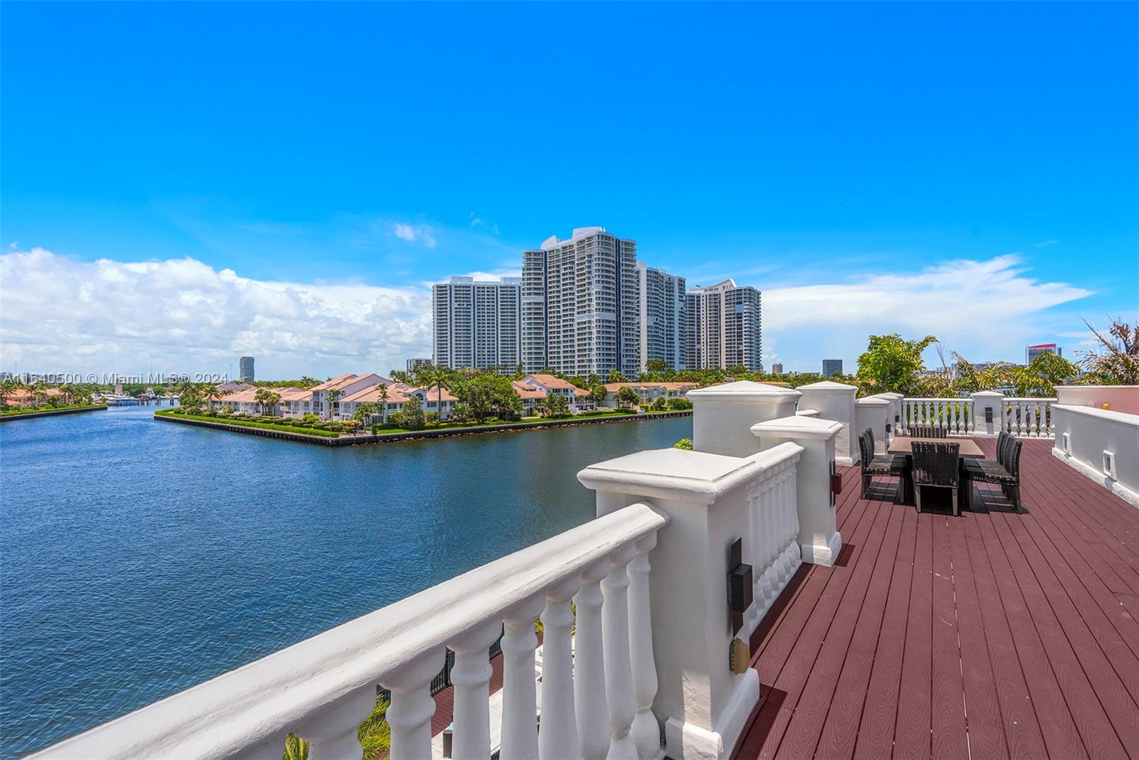 GOLDEN BEACH SEC E - Residential