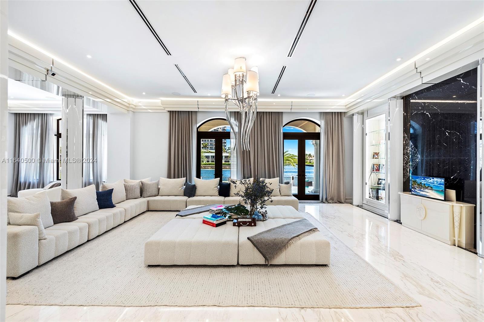 GOLDEN BEACH SEC E - Residential