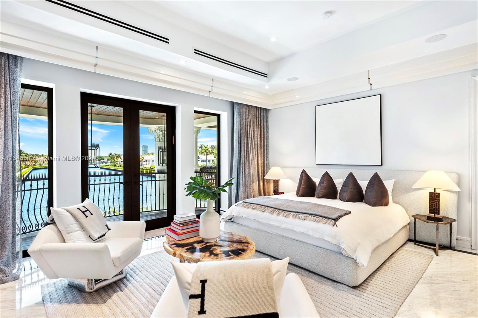 GOLDEN BEACH SEC E - Residential