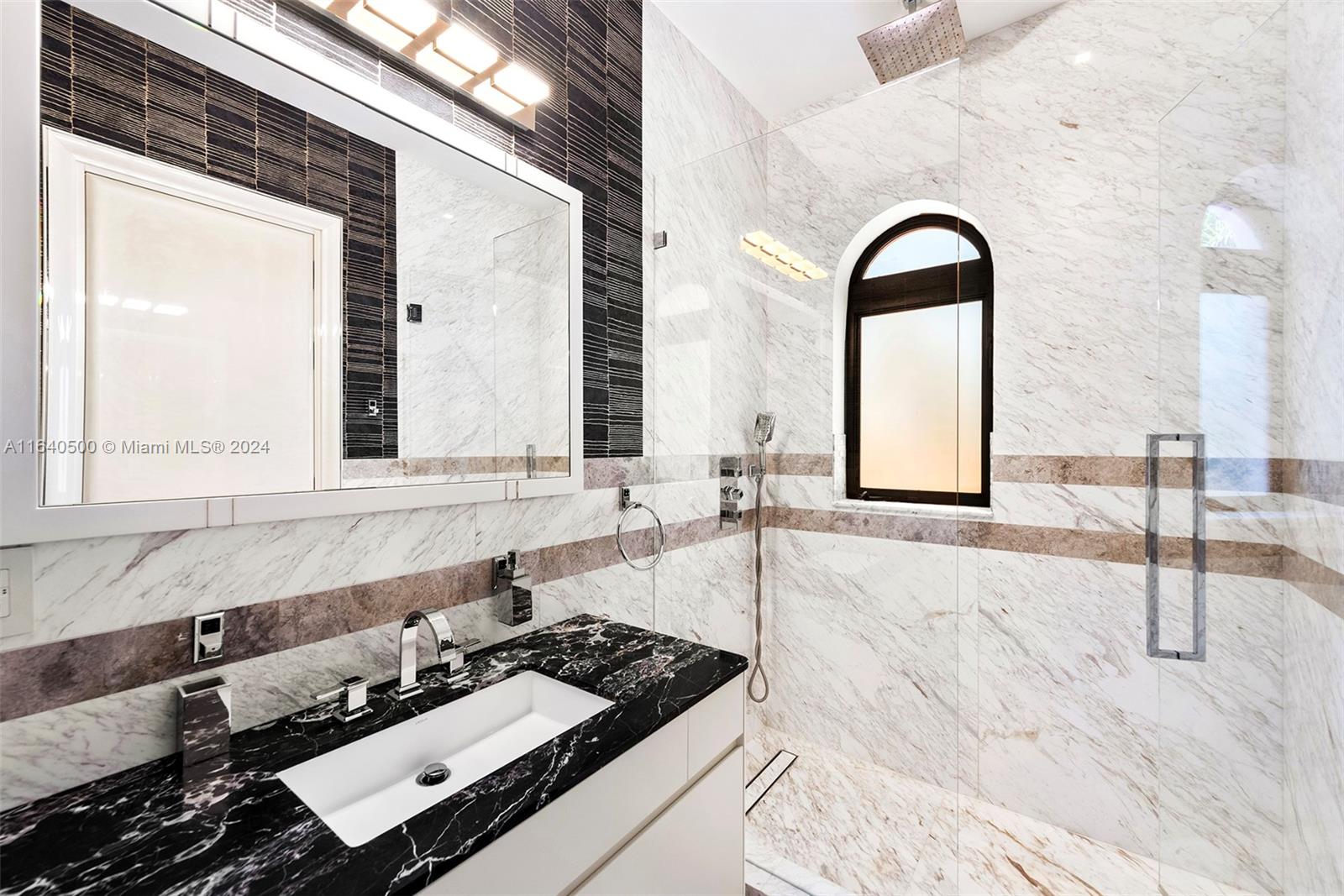 GOLDEN BEACH SEC E - Residential