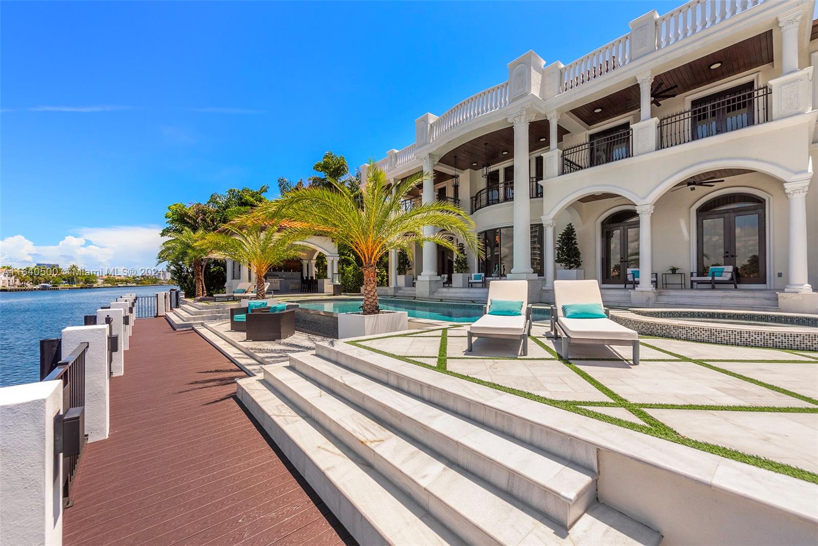 GOLDEN BEACH SEC E - Residential