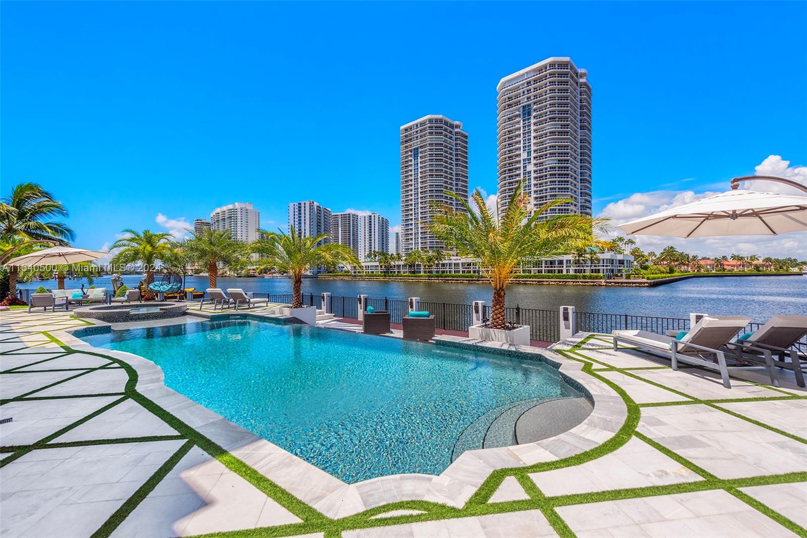 GOLDEN BEACH SEC E - Residential
