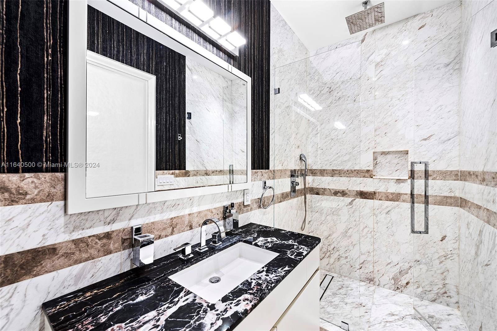 GOLDEN BEACH SEC E - Residential