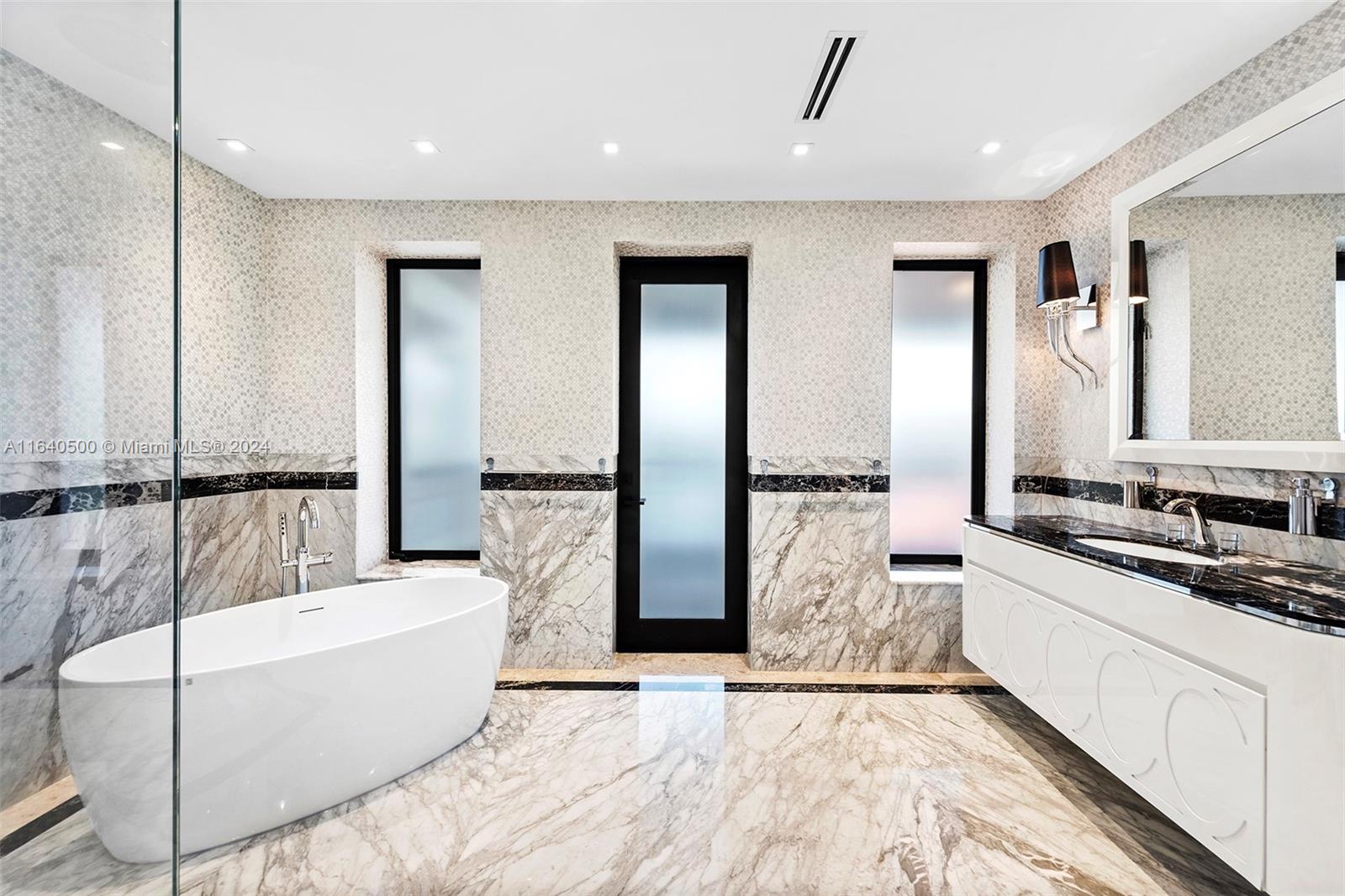 GOLDEN BEACH SEC E - Residential