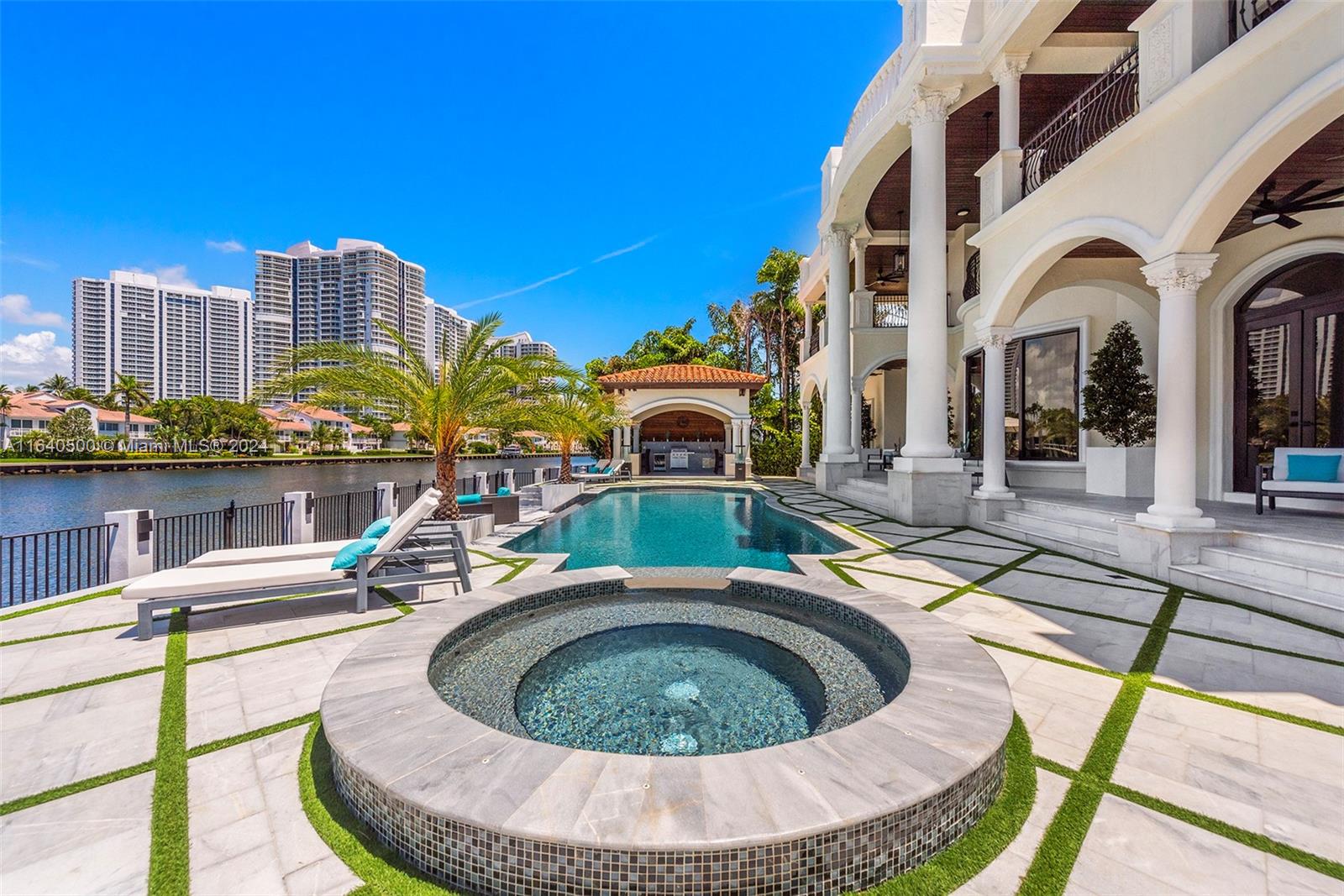 GOLDEN BEACH SEC E - Residential