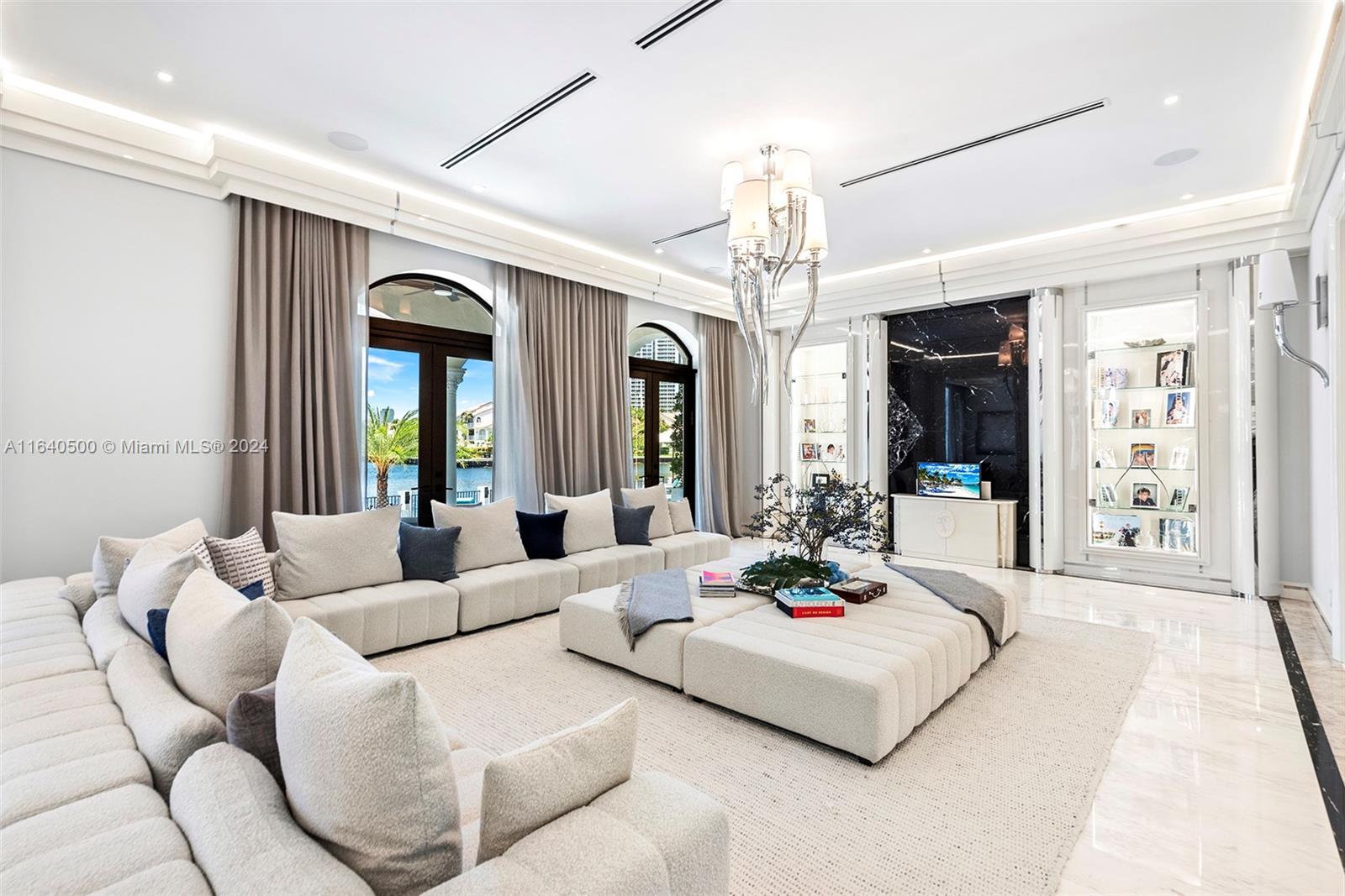 GOLDEN BEACH SEC E - Residential