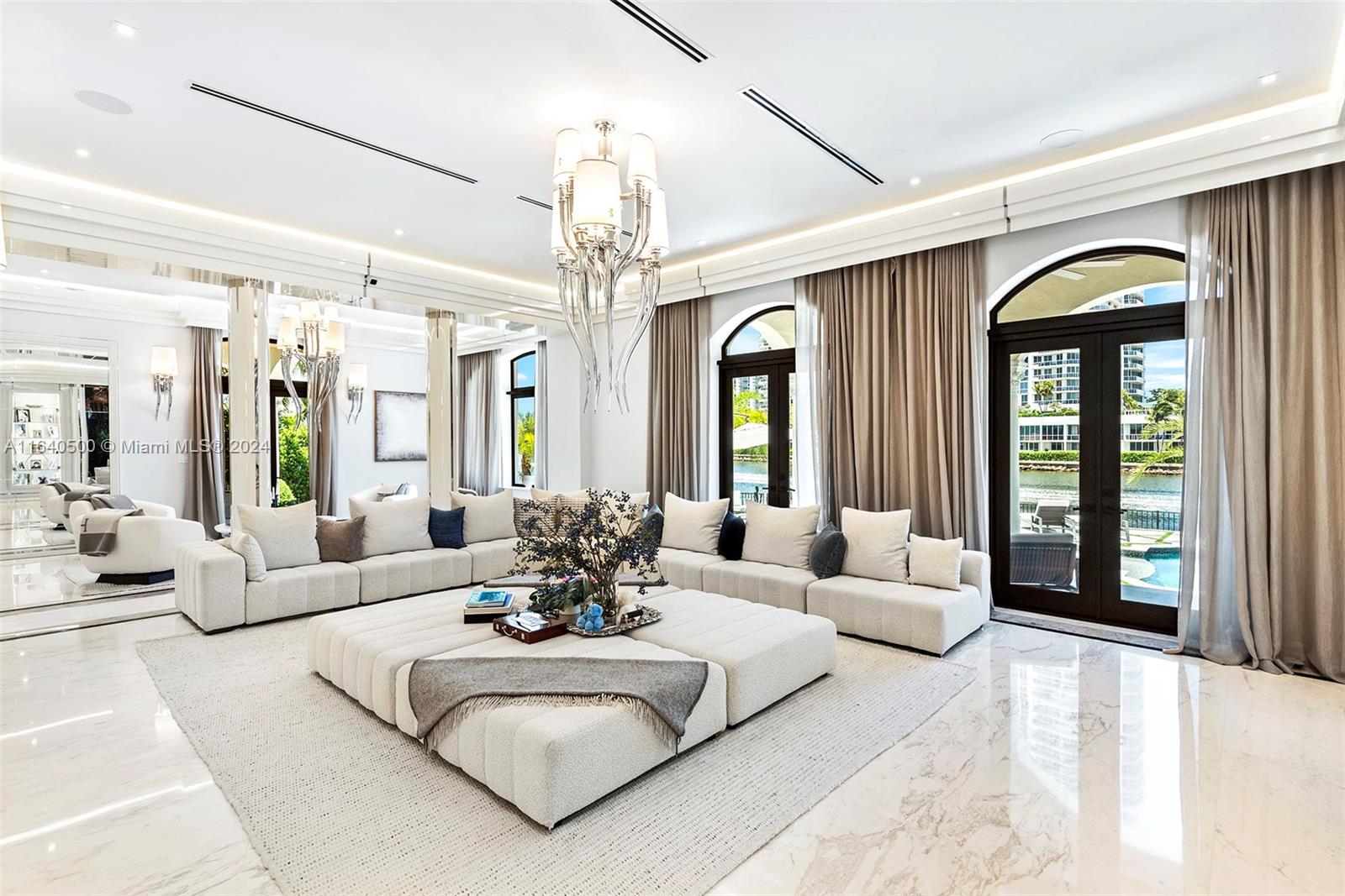 GOLDEN BEACH SEC E - Residential
