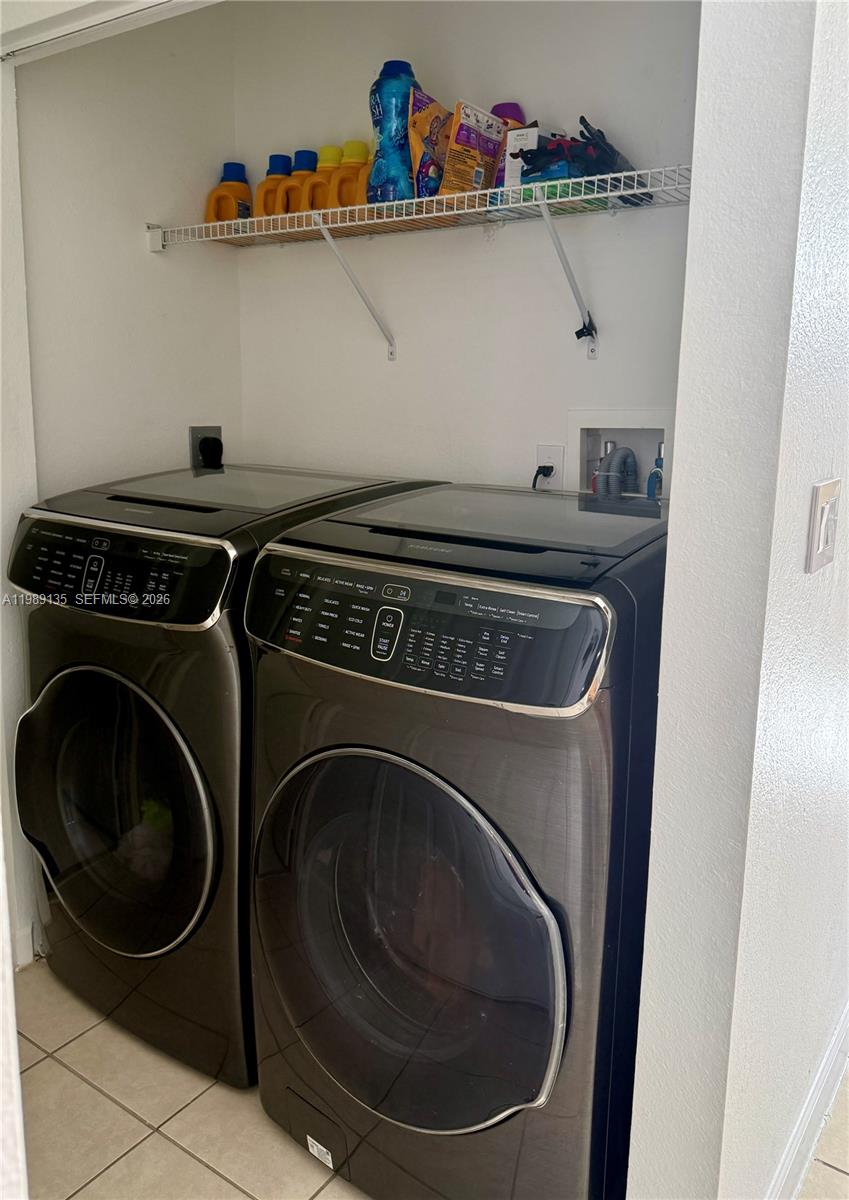 FLORIDIAN ISLES SOUTH - Residential