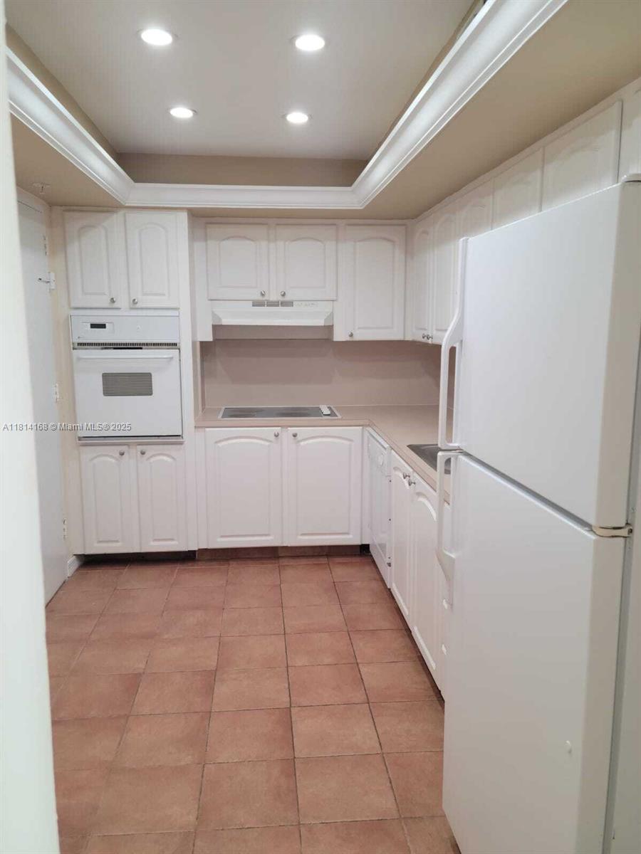 TIDES ON HOLLYWOOD BEACH - Residential Lease