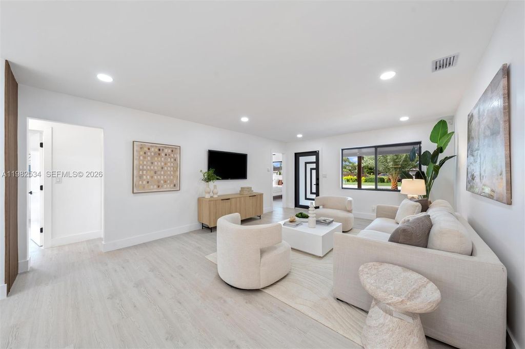 Photo of 1305 N 31st Rd, Hollywood, FL 33021 (MLS # A11982534)