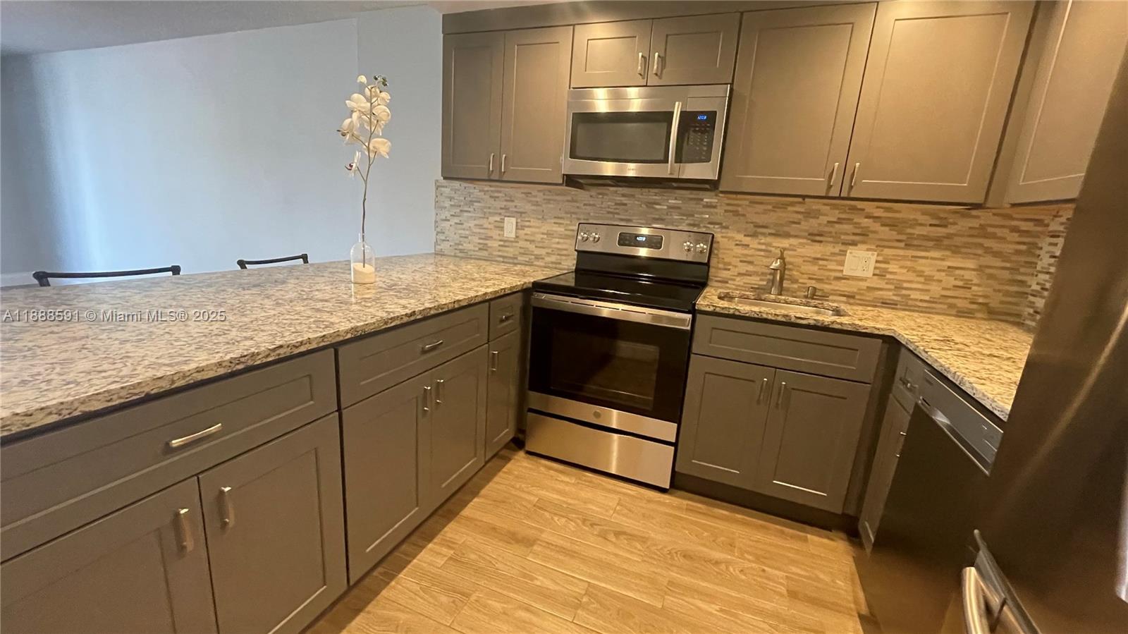 WOODSIDE APTS CONDO - Residential Lease