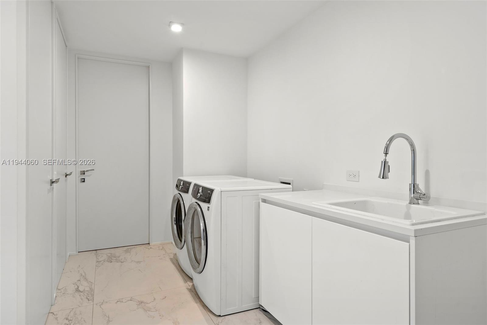 ONE THOUSAND MUSEUM CONDO - Residential