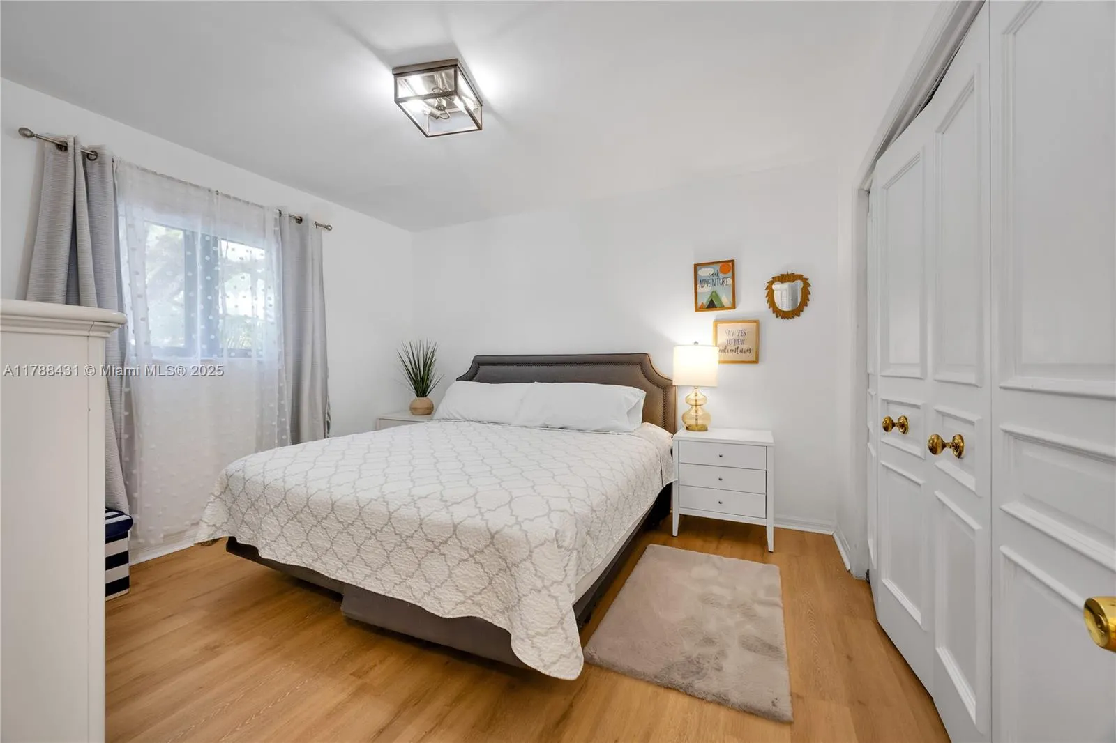 Coral Gables, Florida 33134, United States, 4 Bedrooms Bedrooms, ,3 BathroomsBathrooms,Residential,Pending,113912