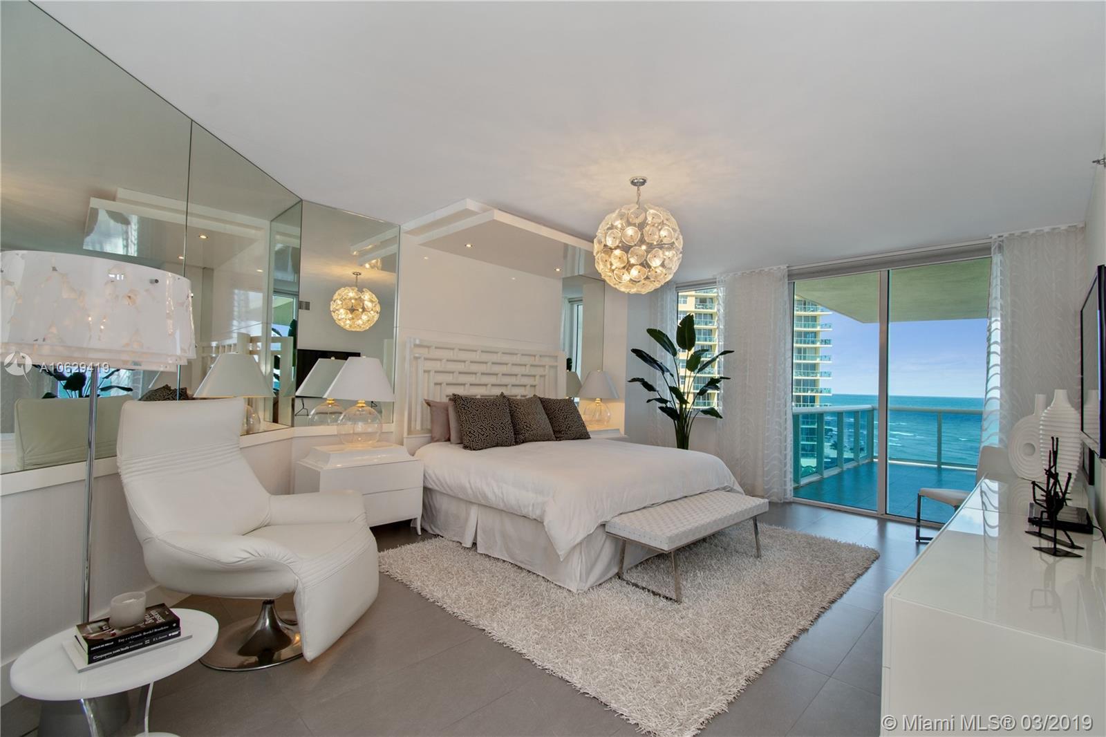 TRUMP HOLLYWOOD - Residential