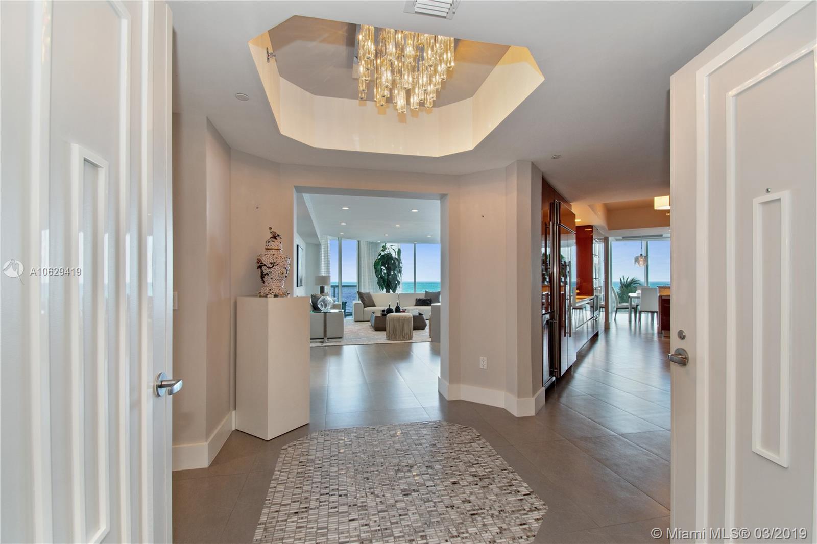 TRUMP HOLLYWOOD - Residential