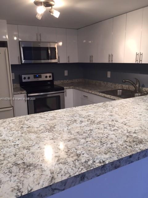 REEF SOUTH CONDO - Residential Lease