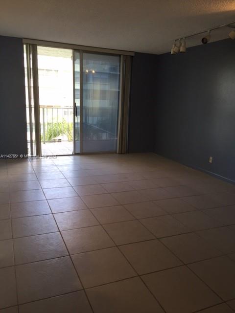 REEF SOUTH CONDO - Residential Lease