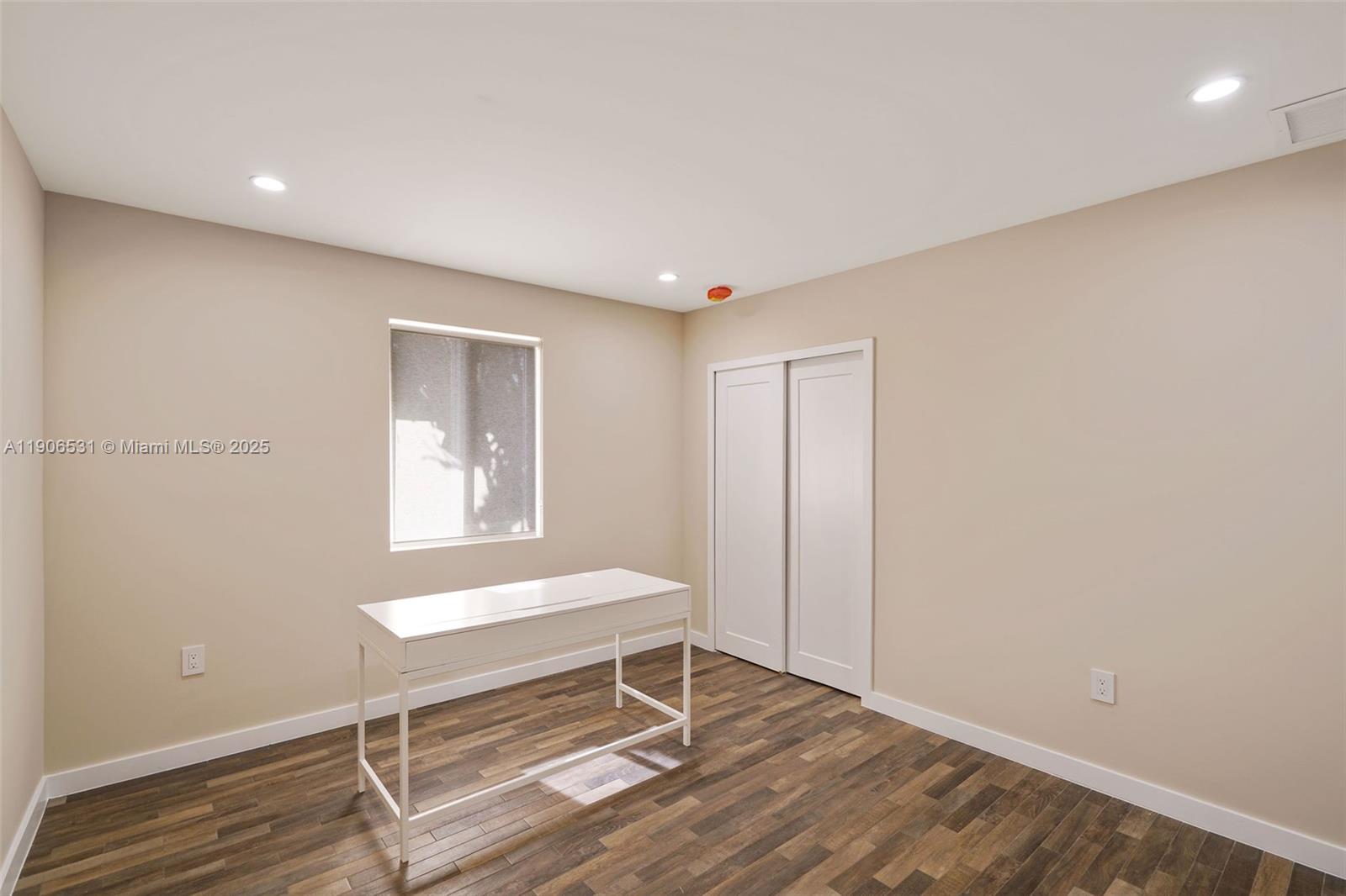 CHATEAU MANOR - Residential Lease