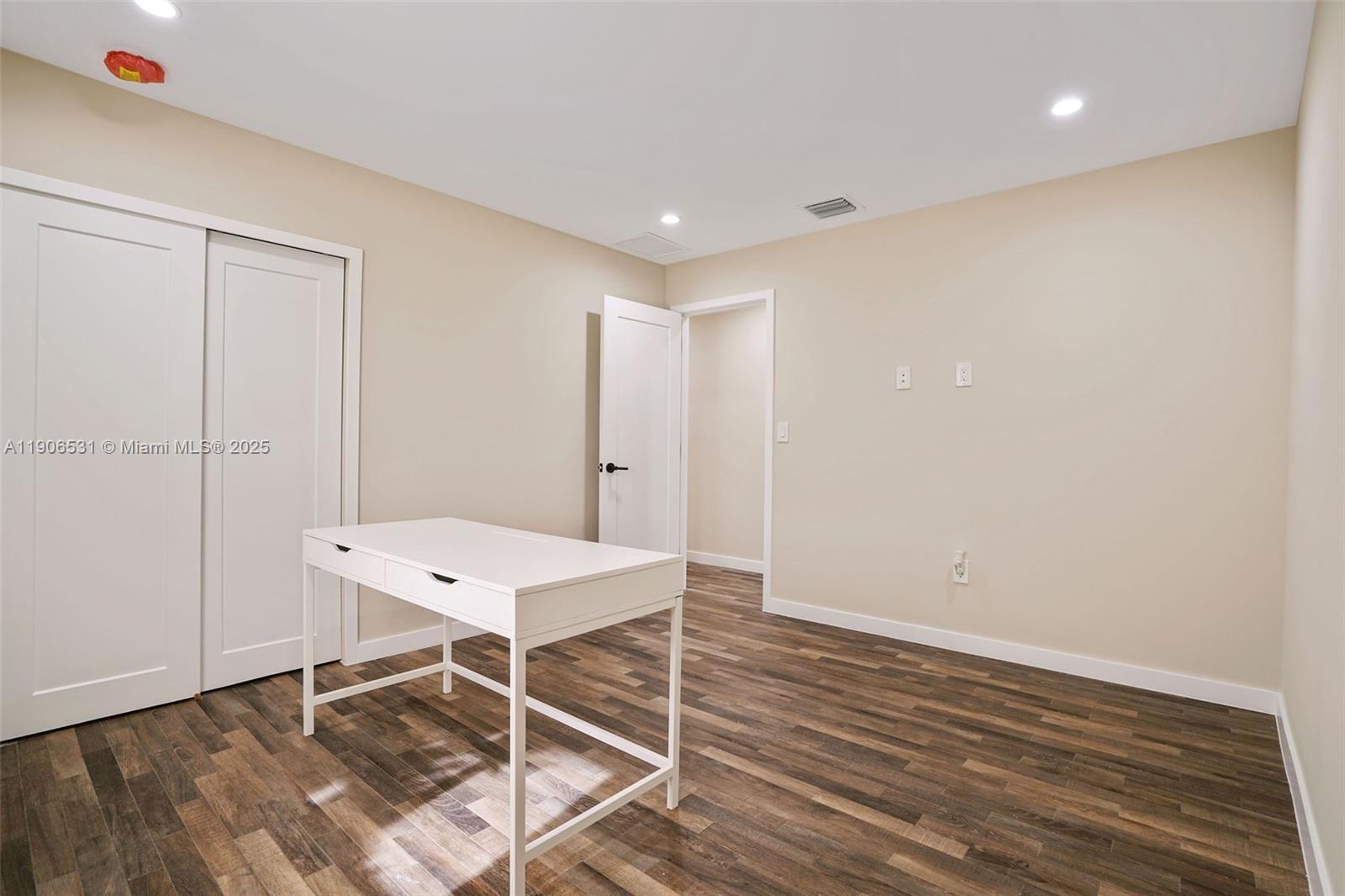 CHATEAU MANOR - Residential Lease