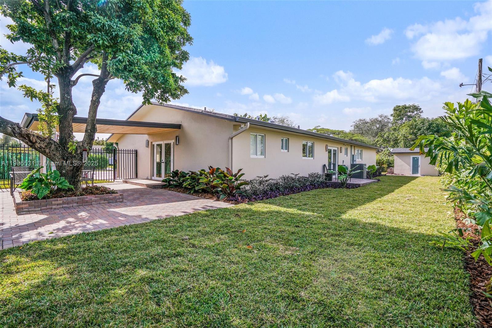 CHATEAU MANOR - Residential Lease