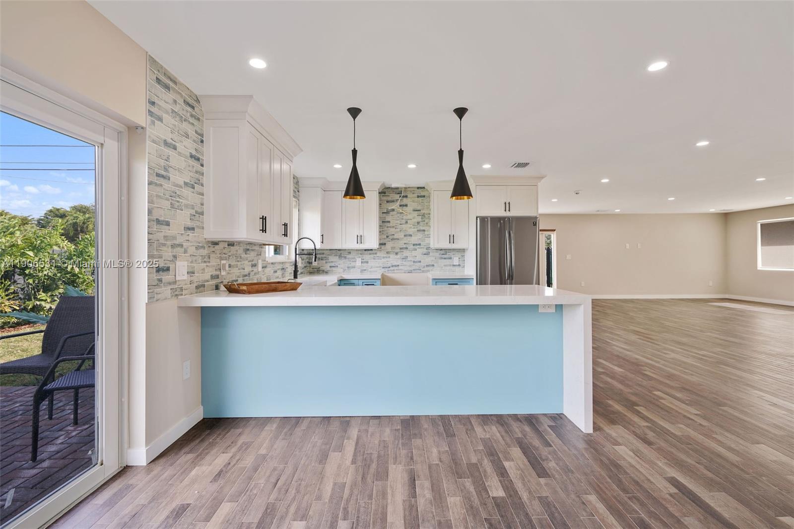 CHATEAU MANOR - Residential Lease