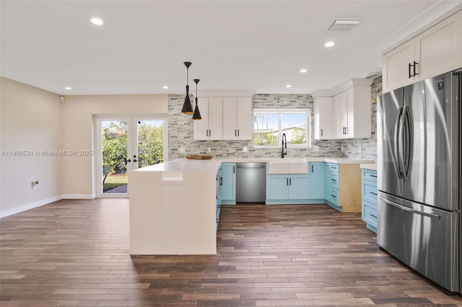 CHATEAU MANOR - Residential Lease