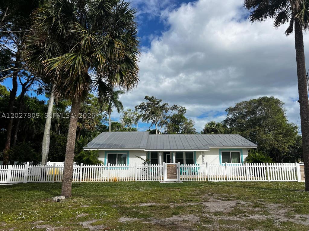 Photo of 1023 SE 7th St, Stuart, FL 34996 (MLS # A12027809)