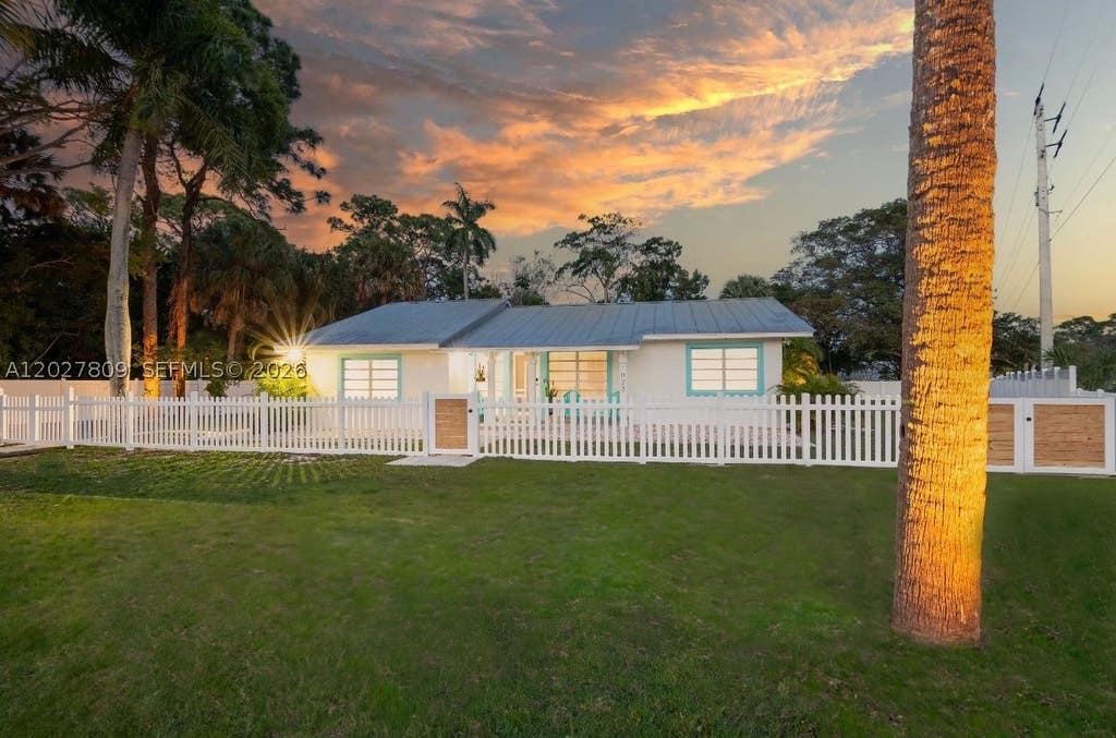Photo of 1023 SE 7th St, Stuart, FL 34996 (MLS # A12027809)